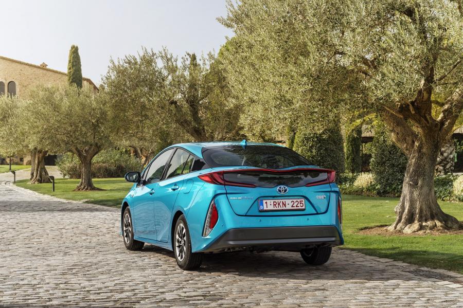  Toyota Prius Plug-in Hybrid 2016 года  (фото 77 из 187)